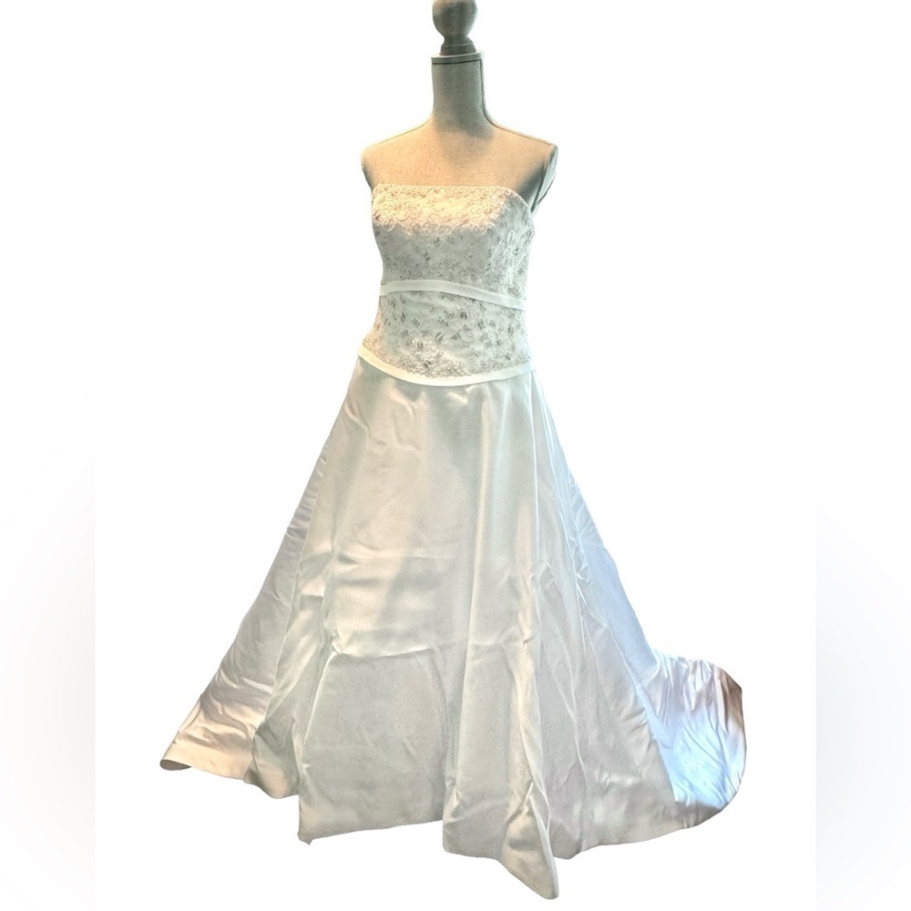 Strapless ALine Wedding Gown, Beaded Lace and Satin, Size 18 (street size 12-14)